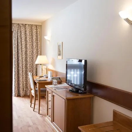 Parkhotel Tristachersee 4*