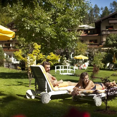 מלון Parkhotel Tristachersee 4*