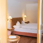 باركهوتيل تريستاشيرسي 4* لينز