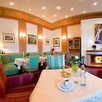 فندق باركهوتيل تريستاشيرسي 4*