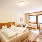 فندق باركهوتيل تريستاشيرسي 4*